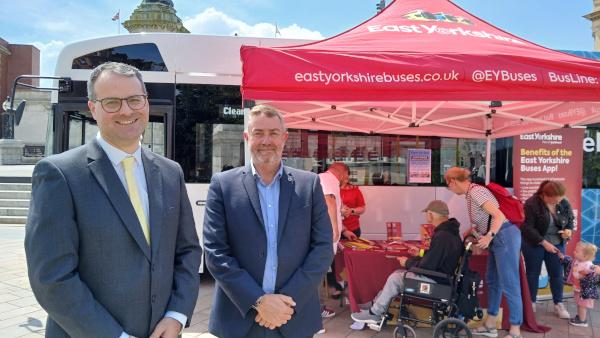 Councillor Mark Ieronimo (left) with an electric bus demonstrator at a Hull Bus Alliance Drop-in Event for Clean Air Day