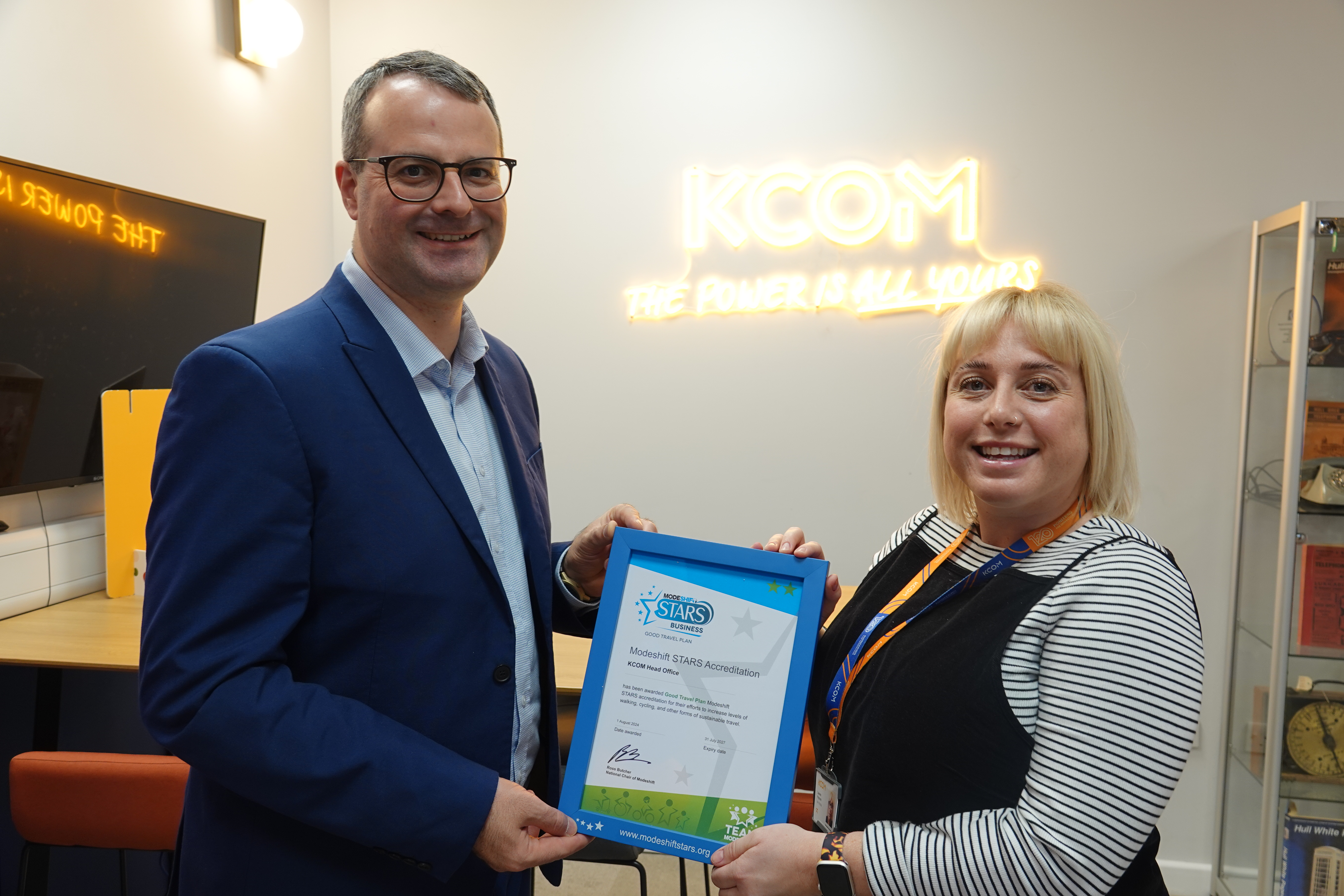 Councillor Mark Ieronimo from Hull City Council presents Lauren Haysom of KCOM with the business’ first Modeshift STARS certificate